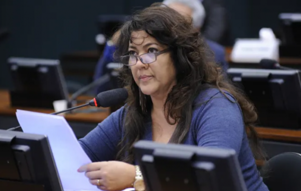 “Não sei o valor de uma cadeirinha, mas sei o de um caixão. Eu paguei o do meu filho”