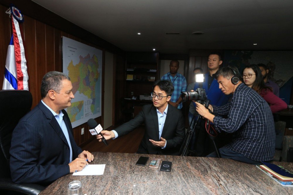 Governador concede entrevista para jornalistas chineses