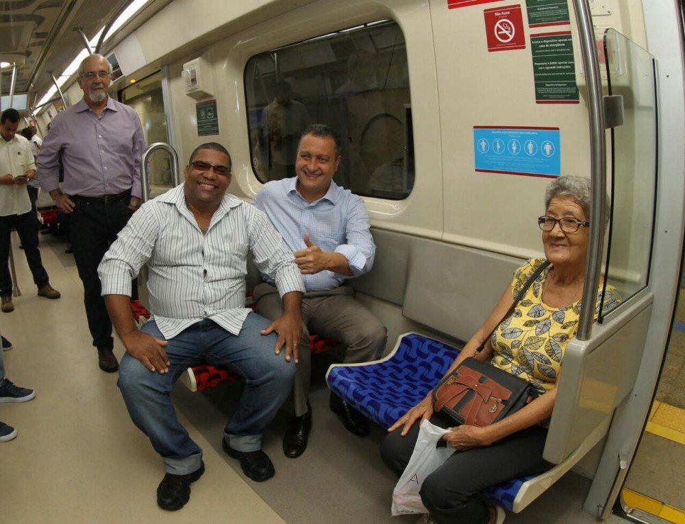 Rui vai trabalhar de metrô e anuncia ar condicionado nos ônibus circulares do CAB.