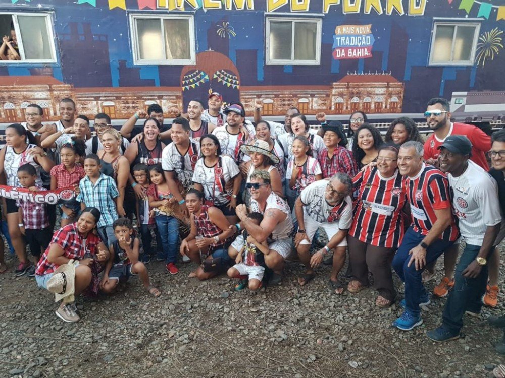 Torcidas atleticanas fecham a programação do Trem do Forró em Alagoinhas