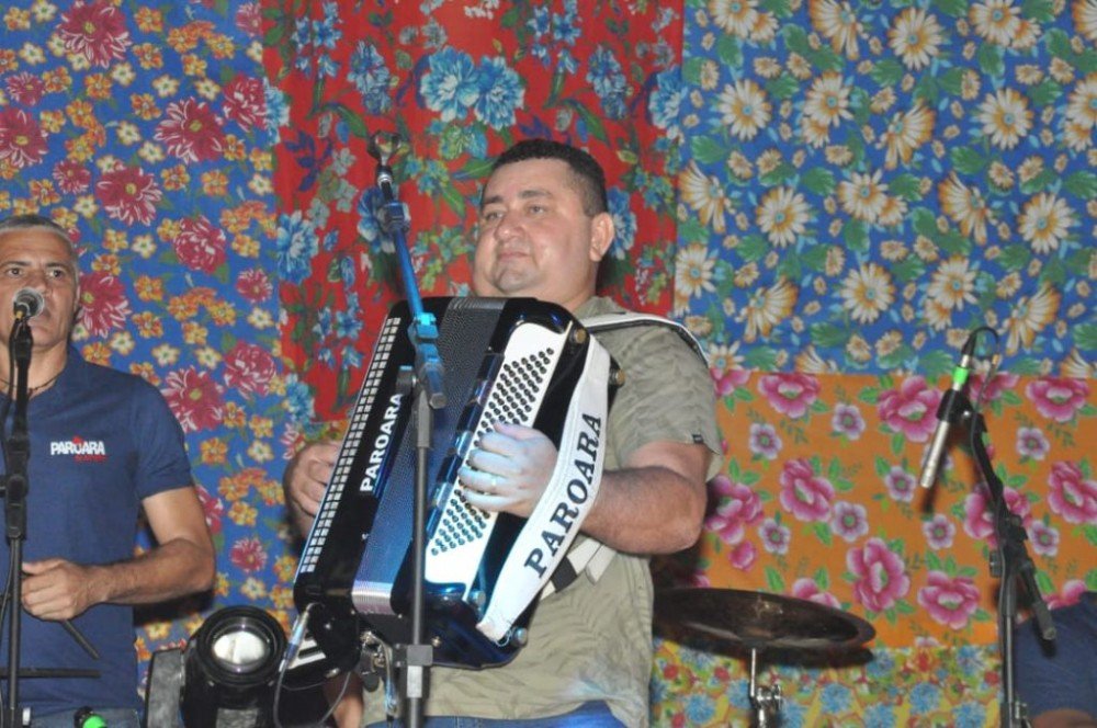 Valorização dos artistas da terra: com forró e comidas típicas, Prefeitura abre festejos juninos da Vila de Santo Antônio