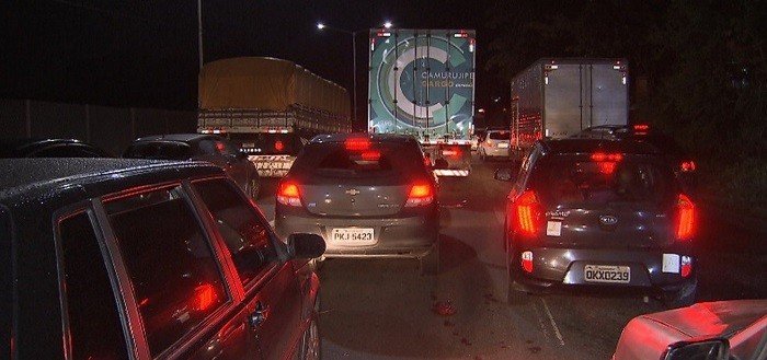Criminosos tentam fazer arrastão após acidente na BR-324
