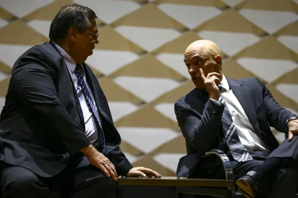 Bloqueio do X no Brasil tem votos favoráveis de Moraes e Dino; STF deve decidir hoje