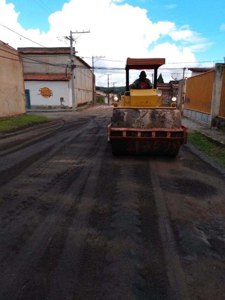 Prefeitura inicia obras de pavimentação na Rua Santa Maria