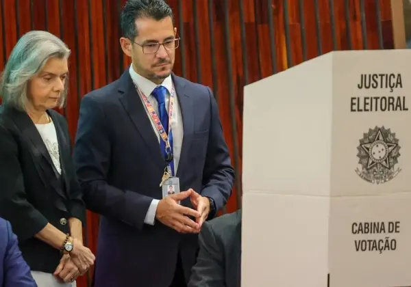 TSE lacra sistema que será usado em urnas