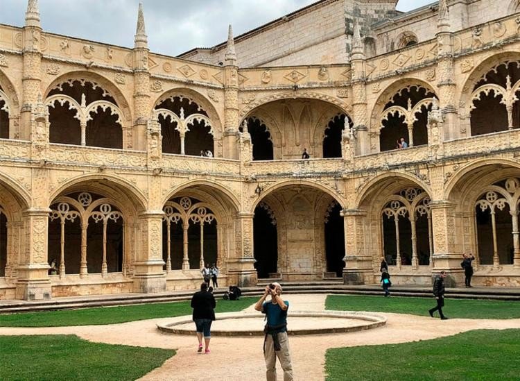 Em média, 6 brasileiros por hora ganham autorização para morar em Portugal