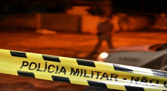 Casal é encontrado morto dentro de residência em Camaçari; filho é o principal suspeito