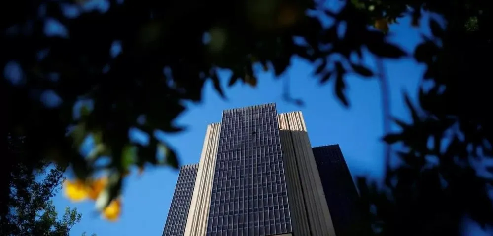 Boletim Focus: projeção para inflação, câmbio e PIB sobem; Selic em 2024 fica estável