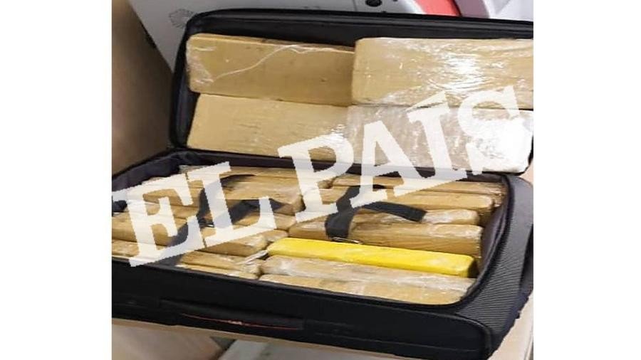 Jornal divulga foto de mala com 39 kg de cocaína levada por sargento da FAB