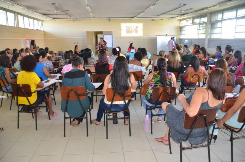 Diretores, professores e coordenadores pedagógicos de 59 escolas se reúnem para debater 3ª unidade de práticas pedagógicas do município