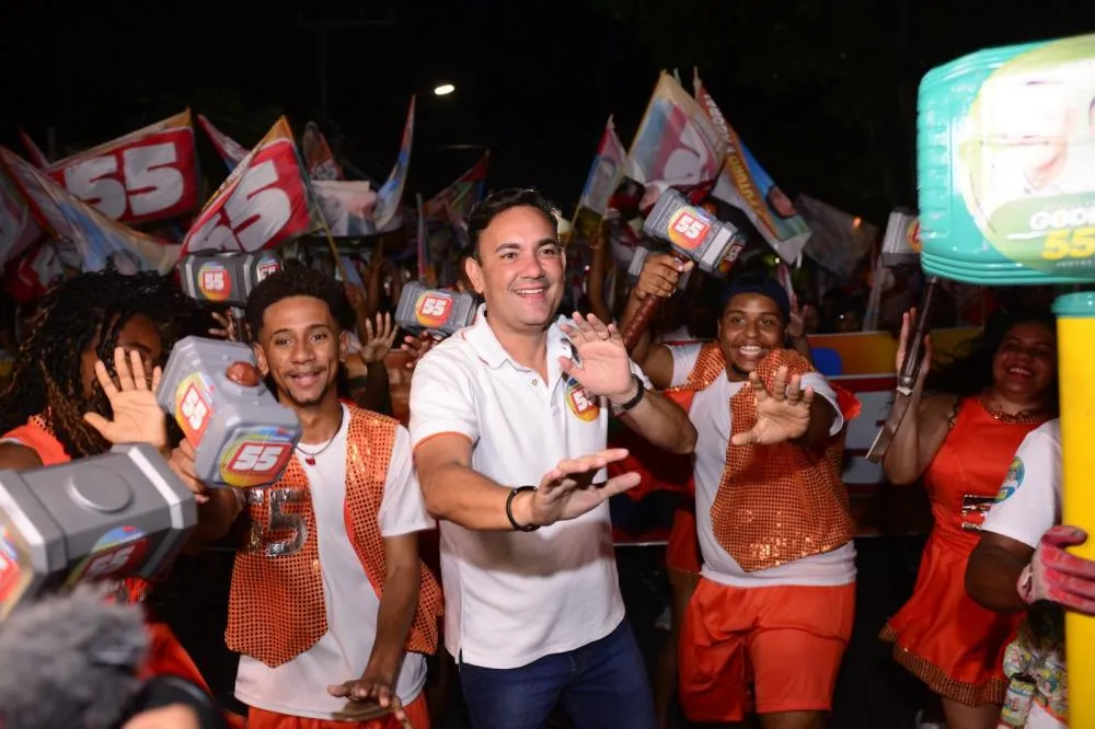 Gustavo Carmo e Luciano Sérgio arrastam multidão em Alagoinhas Velha