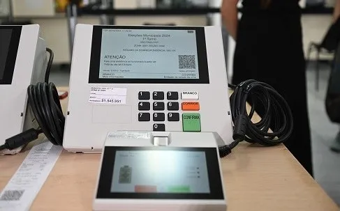 Mulher é esfaqueada pelo ex-companheiro dentro de local de votação em Aracaju