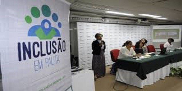 Encontro sobre educação inclusiva discute práticas pedagógicas para pessoas com surdez