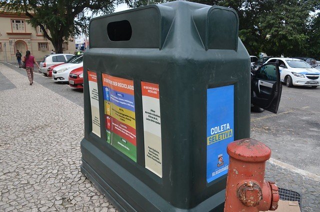 Prefeitura instala contêineres para coleta seletiva em diversos pontos da cidade