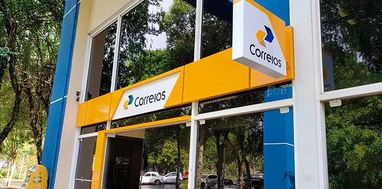 Correios abrem concurso com 3.468 vagas imediatas e salários de até R$ 6,8 mil