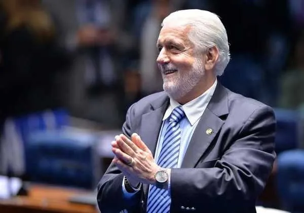 Wagner diz que Brasil tem ‘inflação sob controle’ e comemora avanço industrial