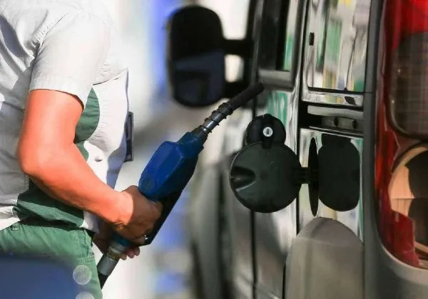 Preço da gasolina no Brasil está 5% abaixo do valor internacional