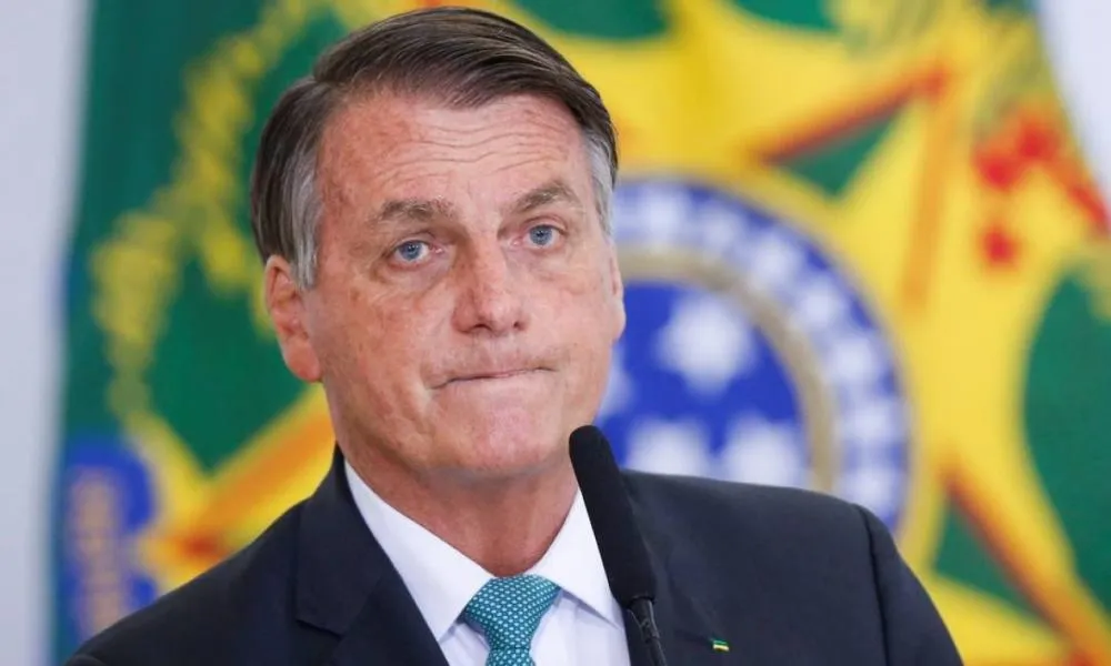 STF deve manter apreendido passaporte e impedir Bolsonaro de comparecer à posse de Trump