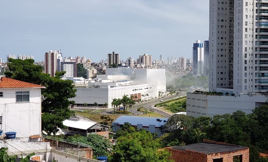 Shopping em Salvador é evacuado após incêndio