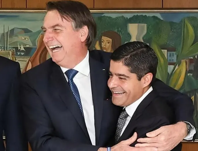 “Por que ACM Neto não solta a mão de Bolsonaro? Porque são a mesma coisa na Bahia”, diz Éden