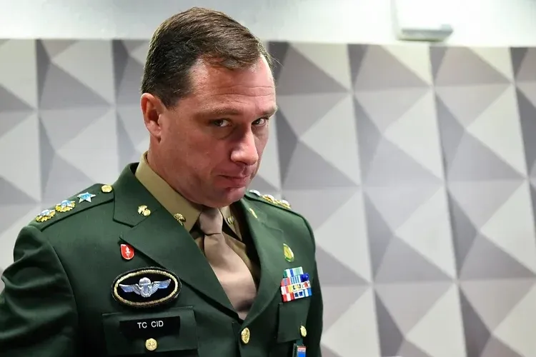 Mauro Cid presta depoimento ao STF após operação e pedido de suspensão de delação