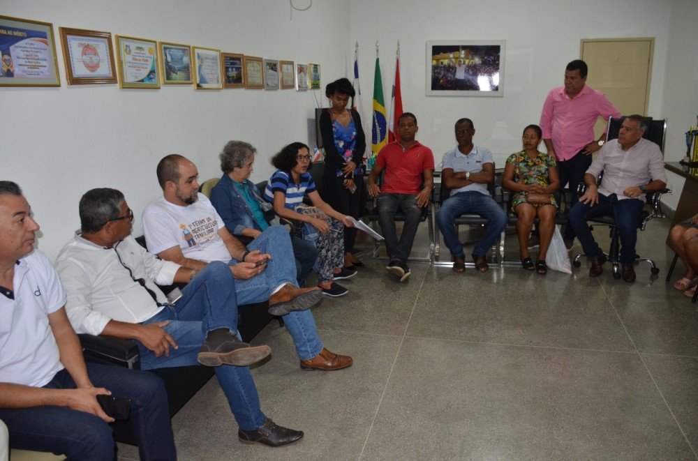 Permissionários do setor de confecção da Central de Abastecimento reúnem-se com o prefeito