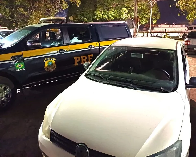 Veículo roubado em Salvador é recuperado pela PRF em Alagoinhas; motorista é preso