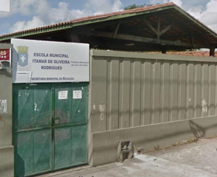 Homens armados invadem escola e roubam alunos em Lauro de Freitas