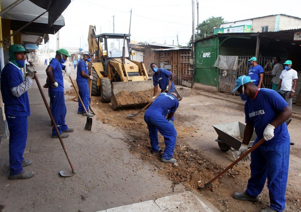 Enquanto dá seguimento à Operação Tapa Buracos, o Prefeito anuncia grandes obras.