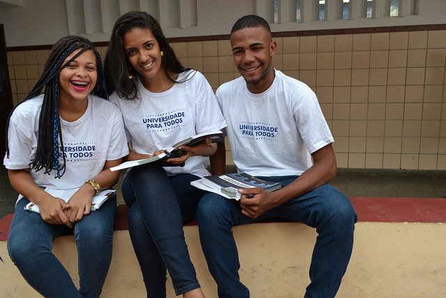 Estudantes do Universidade para Todos participam de Aulão do ENEM neste sábado (3) no Teatro da UNEB