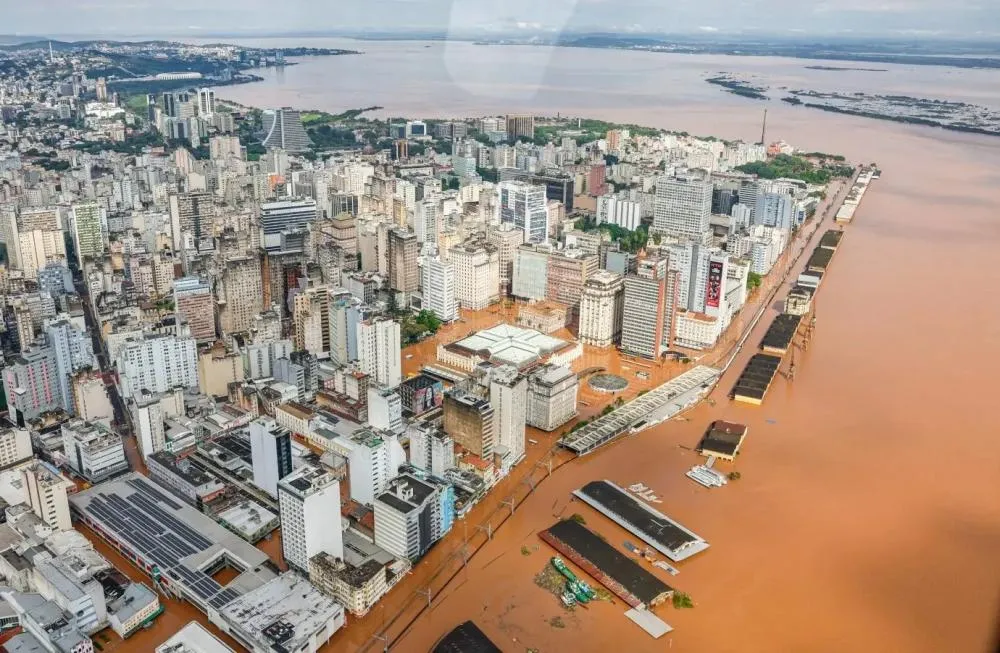 Imagem aérea de sobrevoo do presidente Lula em Canoas (RS) (Agência Brasil/Ricardo Stuckert/ Presidência da República)