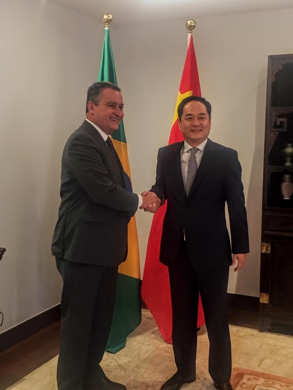 Rui apresenta Consórcio do Nordeste ao embaixador da China