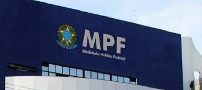 Servidora pública é condenada à prisão por desviar recursos da Educação