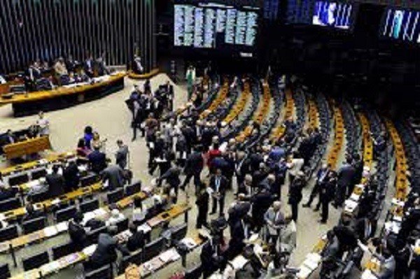 Plenário da Câmara rejeita destaque do PT que facilitava acesso ao BPC para idosos e deficientes