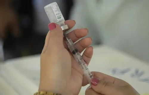 Cobertura vacinal supera a meta de 95% em várias cidades do Brasil