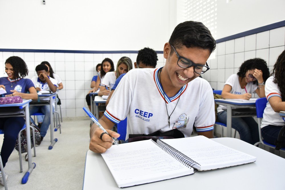 Inscrições para o 12º Concurso de Redação do Senado seguem até sexta-feira (16)