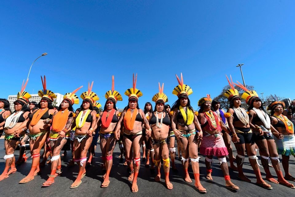 Em 1ª marcha, mulheres indígenas ocupam as ruas de Brasília contra o governo Bolsonaro