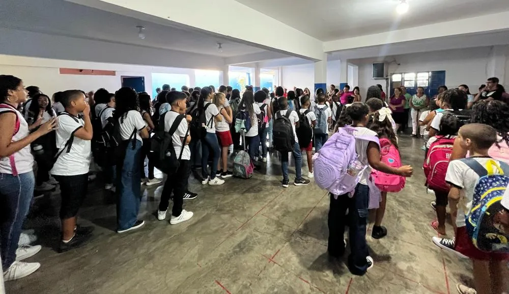 Rede municipal de Alagoinhas inicia ano letivo 2025 com recepção calorosa aos estudantes