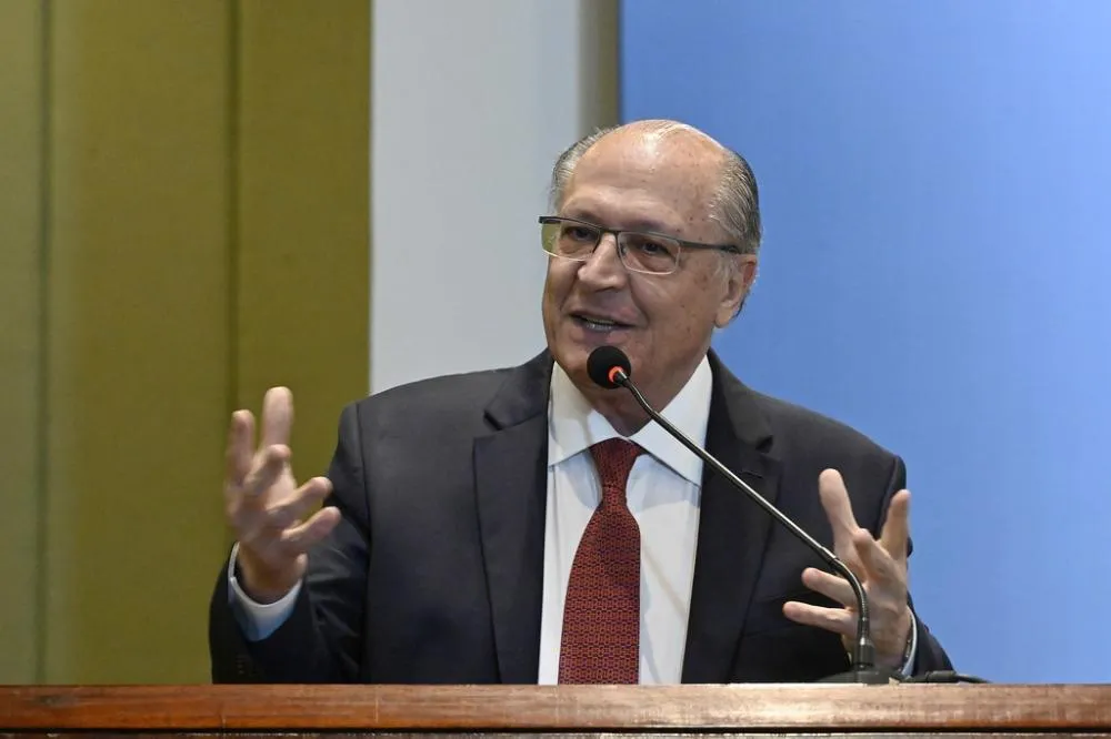 Geraldo Alckmin anuncia redução a zero da tarifa de importação de alimentos essenciais