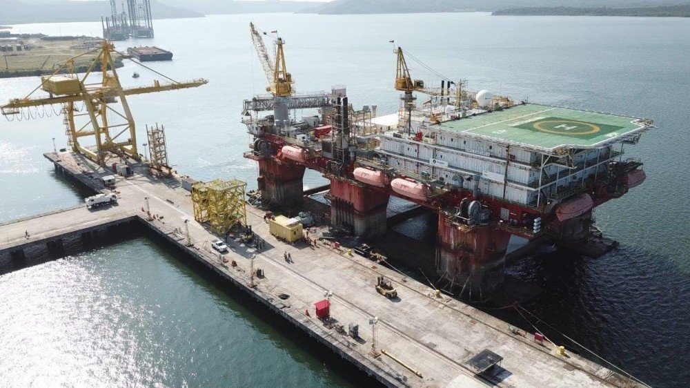 Plataforma Norueguesa chega ao Estaleiro Enseada para manutenção