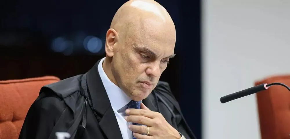Alexandre de Moraes mantém delação de Mauro Cid e rejeita pressão internacional em julgamento de Bolsonaro