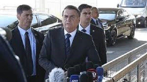 Bolsonaro diz que a imprensa está cometendo suicídio