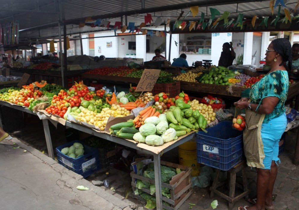 Em homenagem ao Dia do Feirante, Prefeitura promove ação com serviços e atendimentos gratuitos na Central de Abastecimento