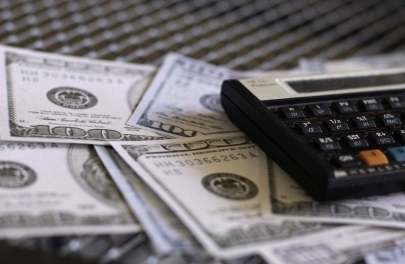 Dólar dispara e chega a R$ 4,13; maior valor desde setembro de 2018