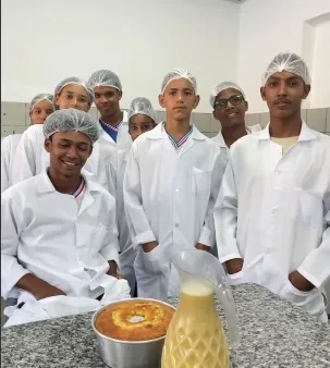 Conde: estudantes aprendem Química e Matemática fazendo bolo de mangaba