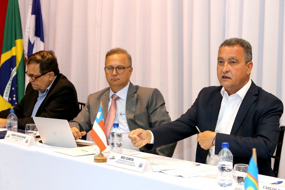 Rui discute compras coletivas com secretários de saúde do Nordeste