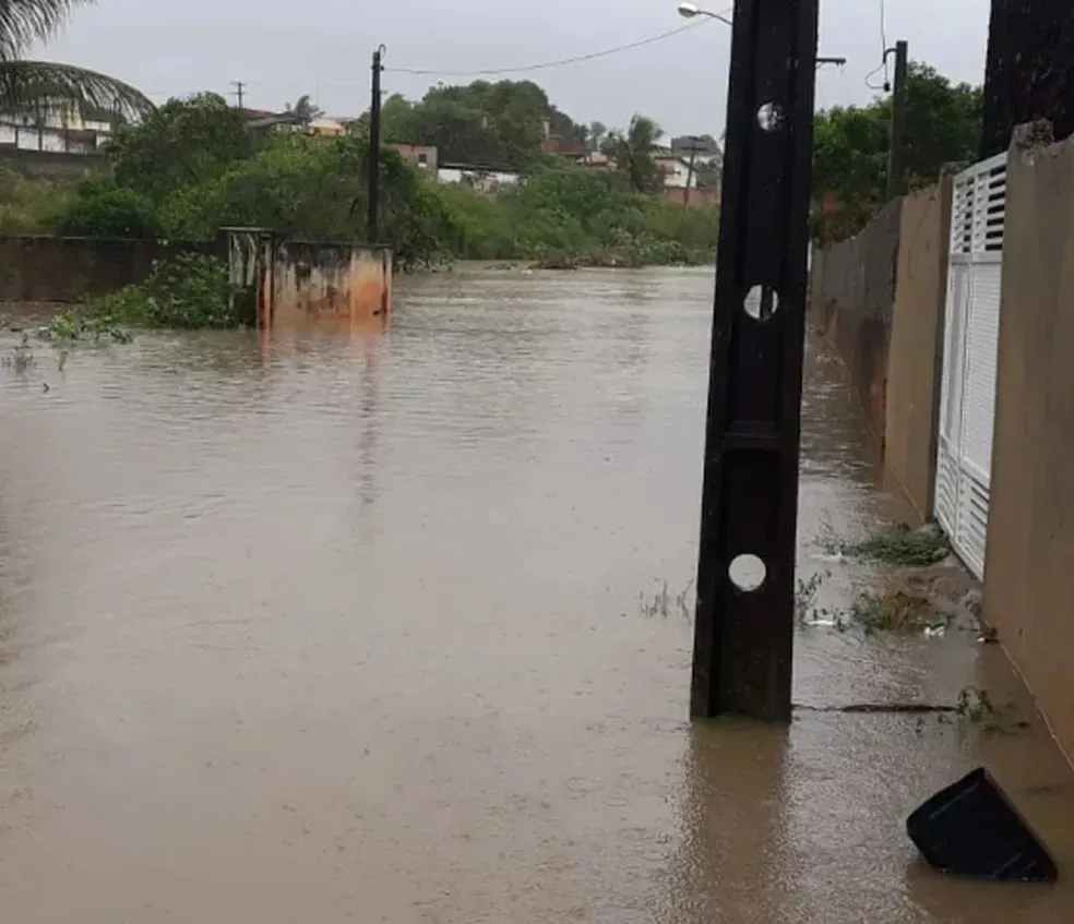 Inmet emite alerta laranja de chuvas intensas para Alagoinhas e outras 79 cidades da Bahia; veja lista