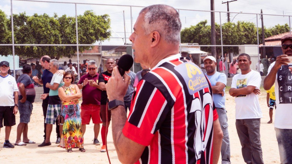 Prefeito Joaquim Neto reinaugura campo de bola do Barreiro