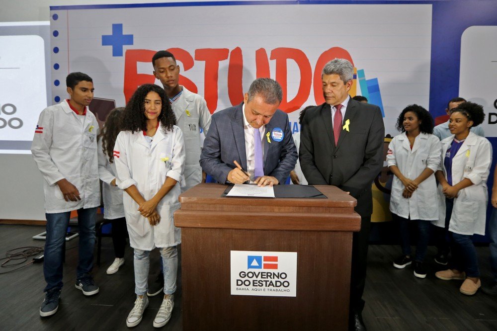 Rui lança programa para monitoria na rede estadual de ensino