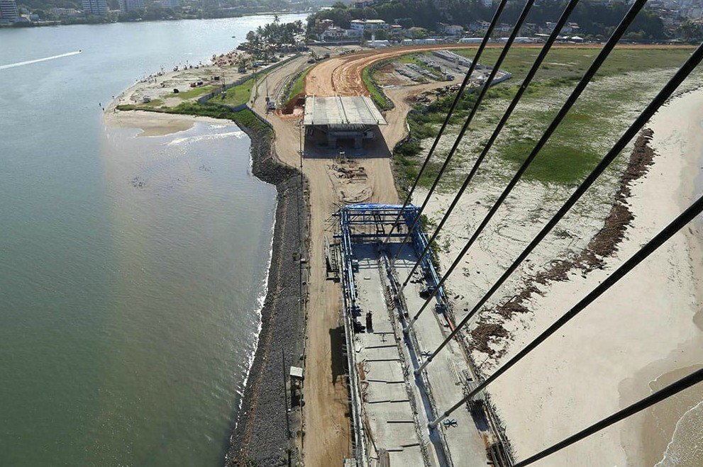 Com 10 pares de cabos já instalados, obras da ponte Ilhéus-Pontal avançam